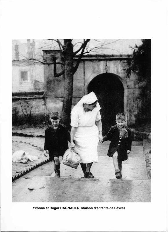 Arrivée de deux enfants à la Maison de Sèvres