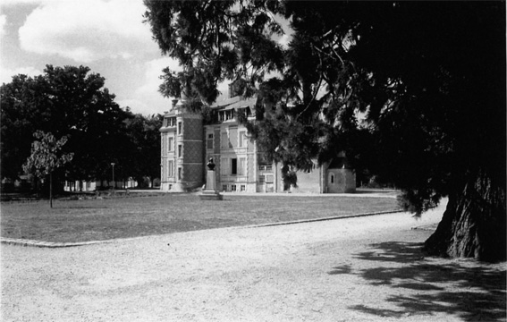 Le château des Basses-Fontaines (Maison du Secours national)