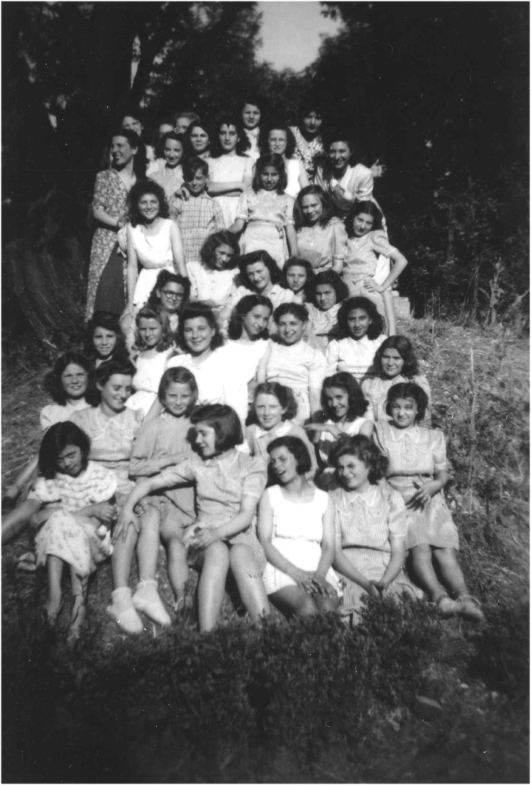 Les enfants de la Maison de Sèvres en 1945